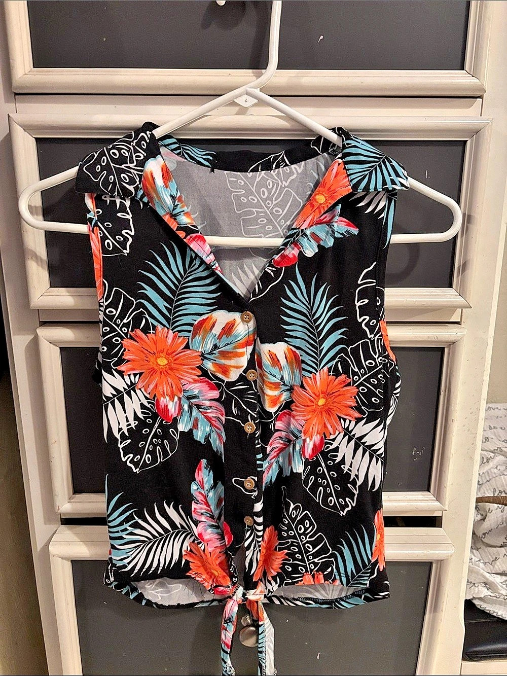 Floral, button up Tie-Front Tank Top in Black & Orange Like New